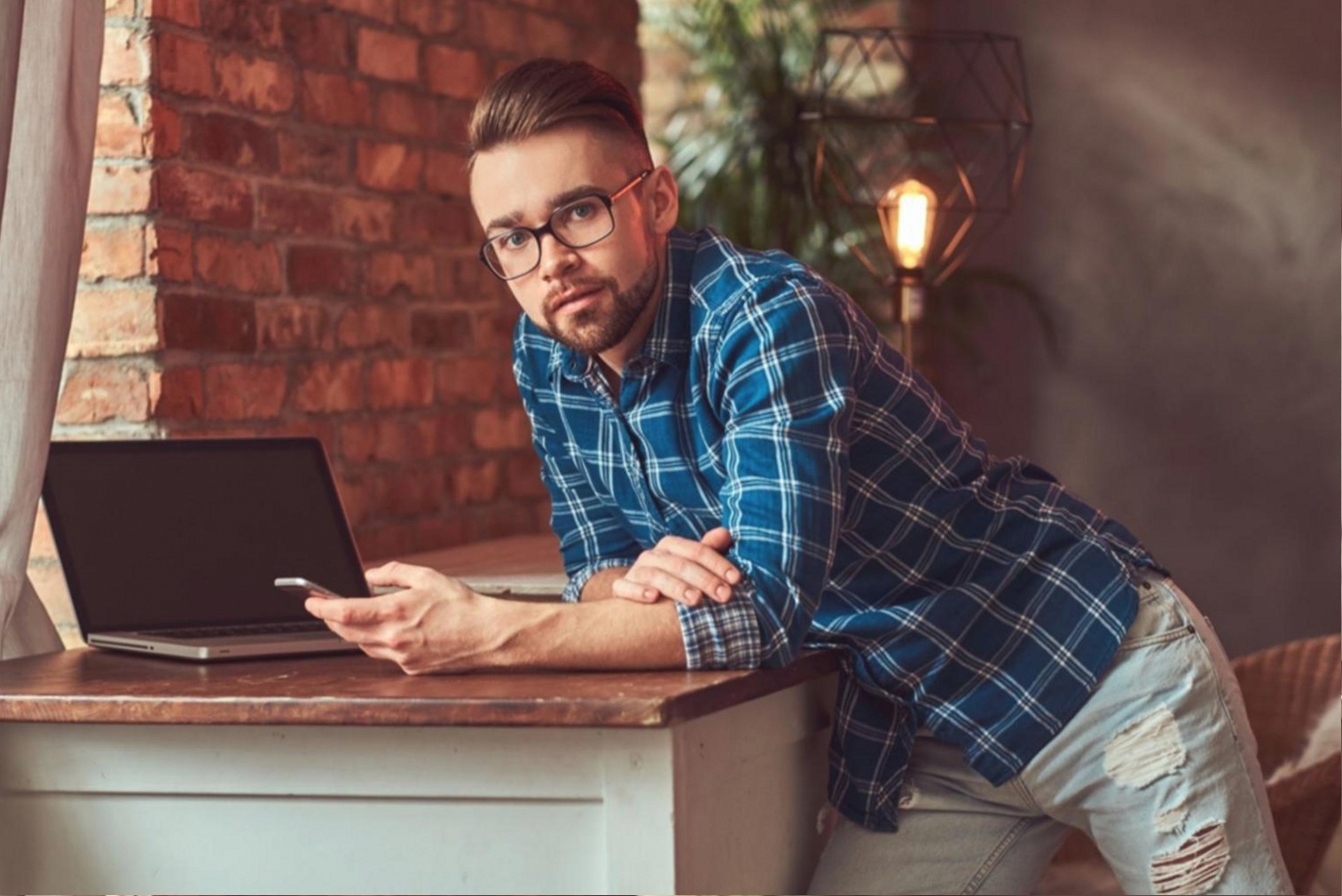Студент під час роботи з матеріалами з NLP